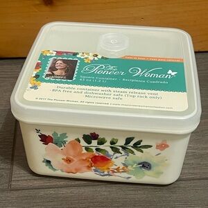 The Pioneer Woman Willow 43 oz Square Plastic Floral Container, Multiple Colors